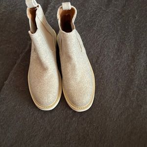 Felt covered booties, size 8, NWOT